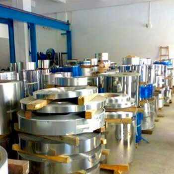 N°4 bande finie en acier inoxydable à tolérance de 0,1 mm et résistance à la traction de 520 à 750 MPa pour la fabrication industrielle